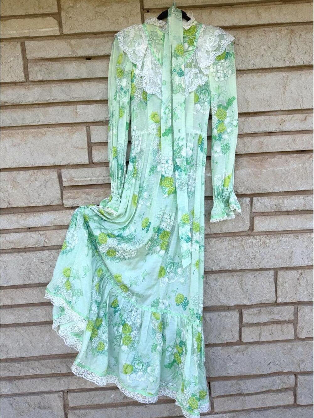 Vintage 1970s Floral Maxi Dress with Lace Details